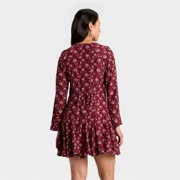 Bell Long Sleeve Godet Mini A-Line Dress - Universal Thread™ Burgundy
Floral - Picture 3 of 9